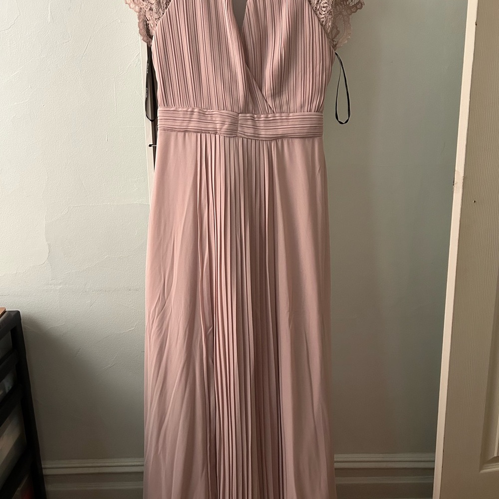 Elegant Pink Lace Sleeve Dress